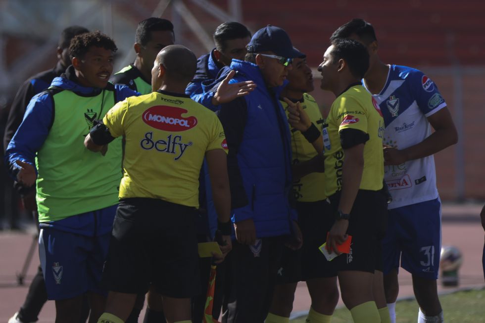 Always Ready se aleja como puntero con polémica por un penal