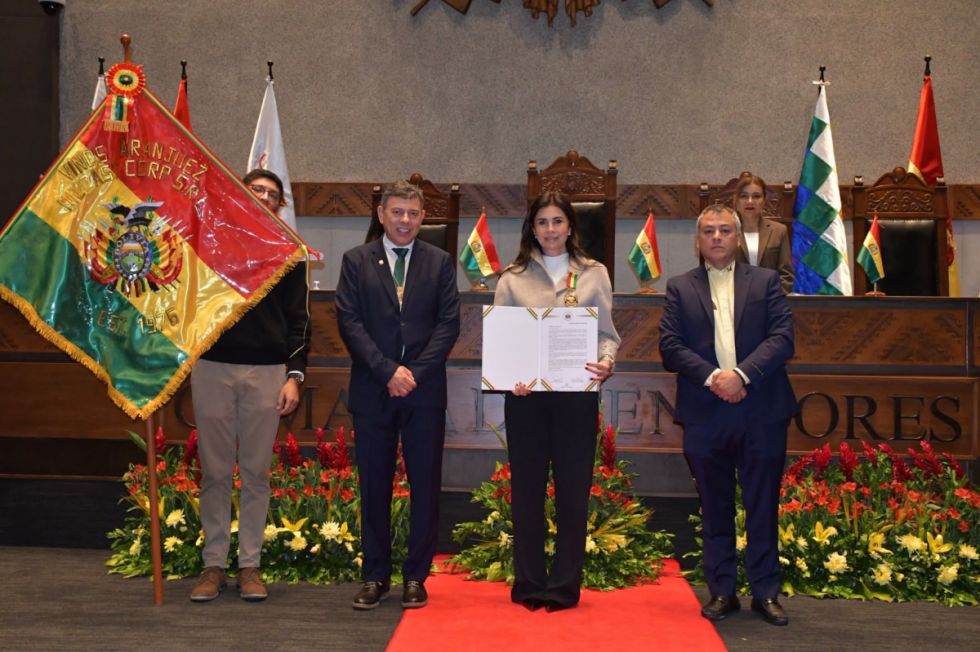 Bodega Aranjuez recibe la máxima condecoración “Símbolos Patrios”