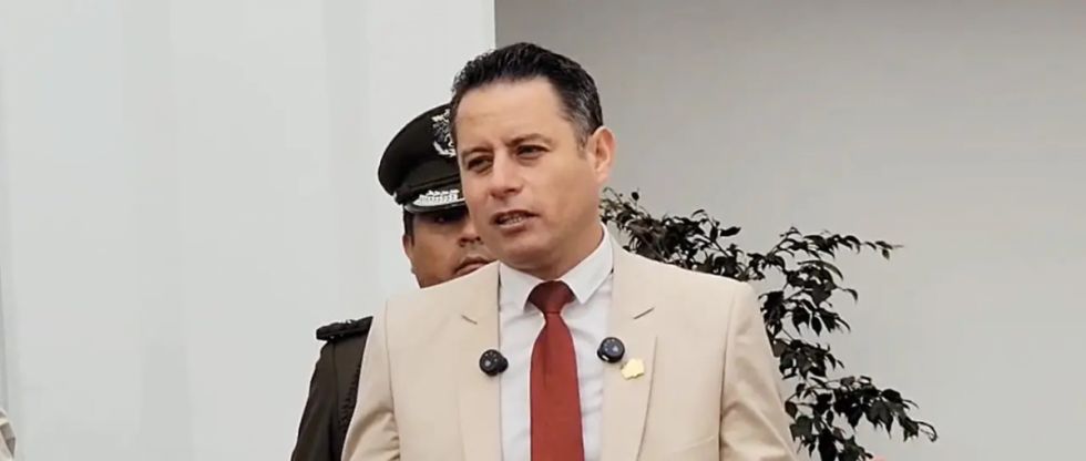 Lara señala que denunciará al gerente de la Caja Nacional de Salud