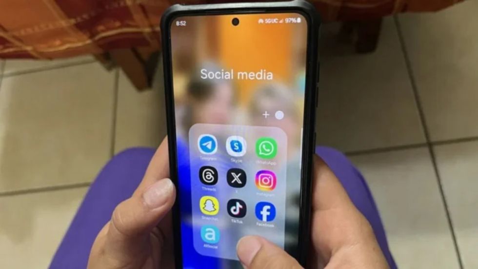 México consultará sobre uso de celulares en las aulas