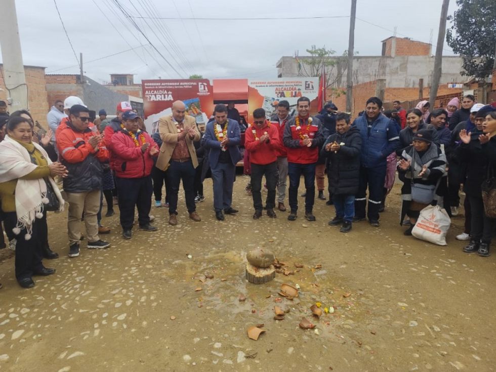 Alcaldía entrega empedrado de 30 cuadras del Distrito 7