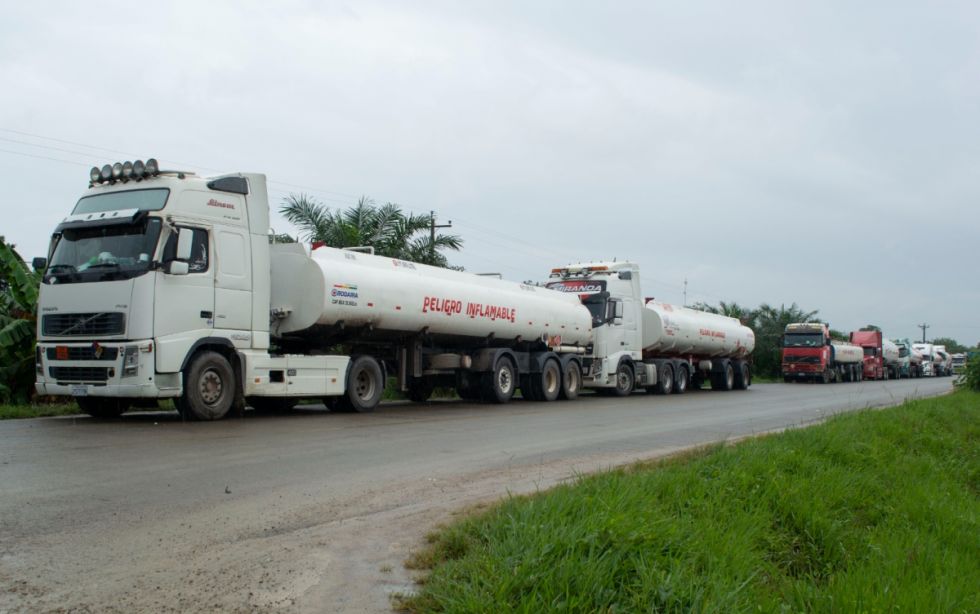 Cisterneros anuncian paro nacional por deudas con YPFB