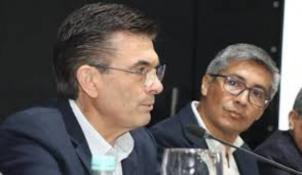 Oficial: Paz destituye a Espinoza y deja interino a Justiniano