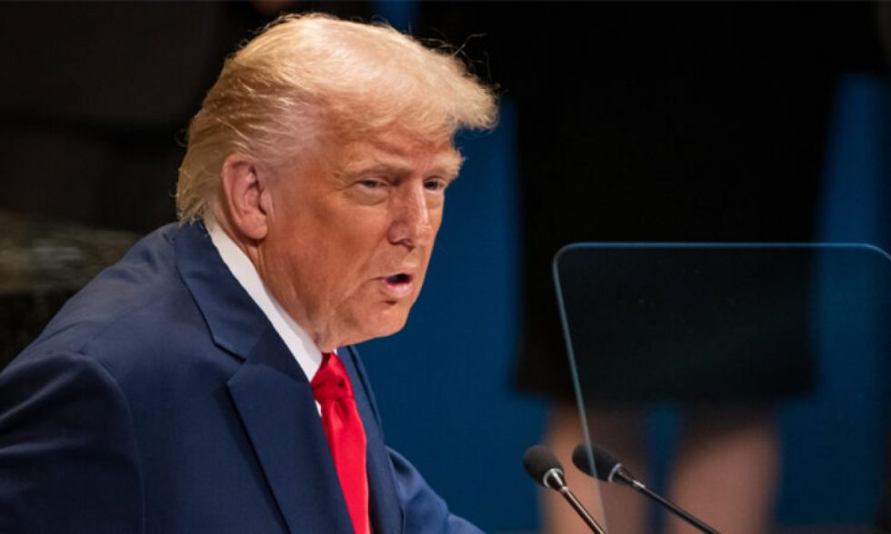 Invalidan veto migratorio de Trump contra 75 países