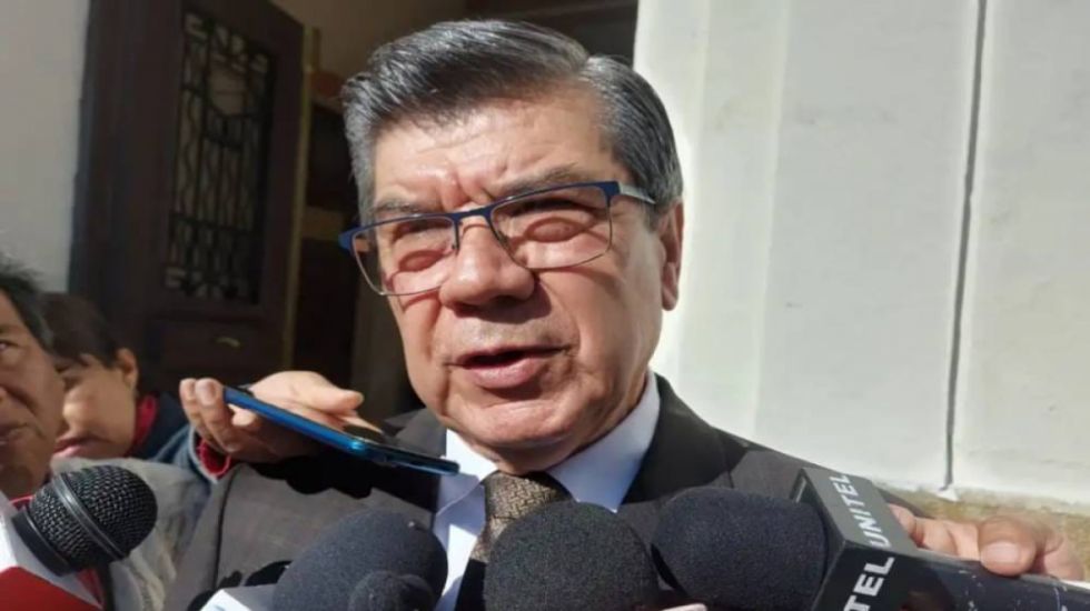 Cortéz cuestiona contrataciones y acusa prorroguismo en la UAJMS