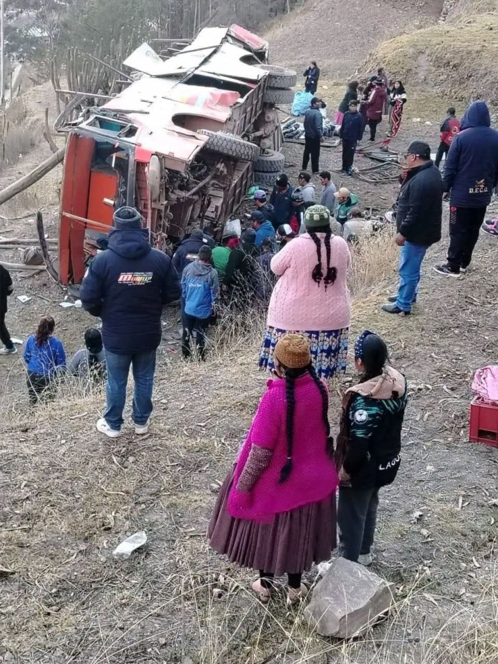 Bus con pasajeros se accidentó en ruta a Charazani 
