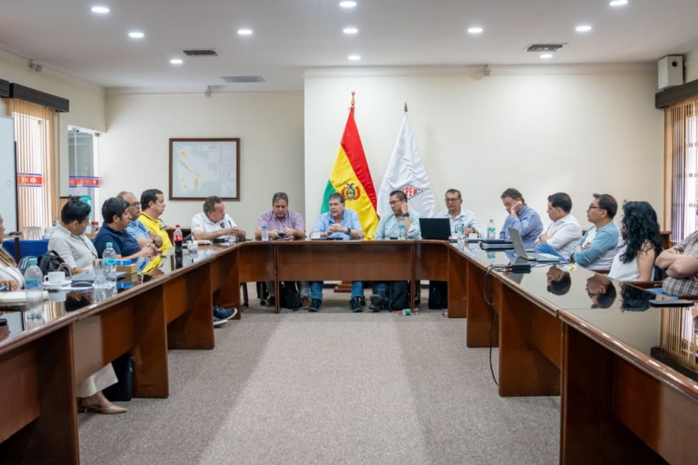 Cisterneros garantizan que no pararán, pero vigilarán de cerca los acuerdos con YPFB