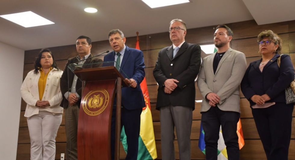 Senadores y diputados acuerdan impulsar reforma parcial de la Constitución en tres fases