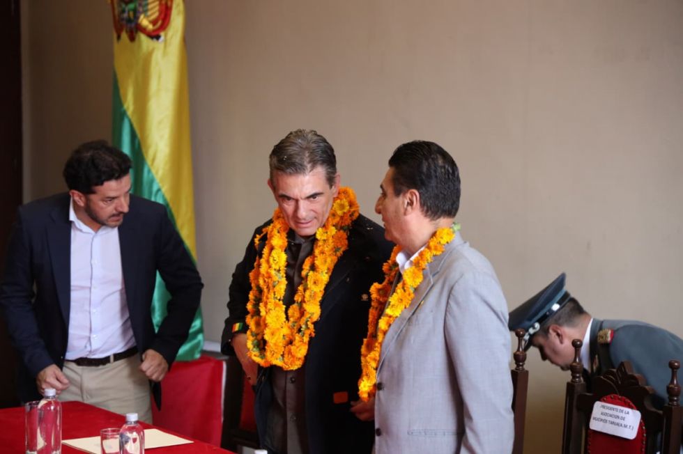 Torres acuerda con el FPS cuatro nuevos tinglados para Tarija