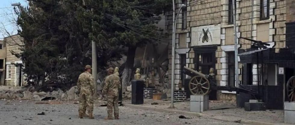 Explosiones en Viacha: 14 uniformados continúan desaparecidos tras el siniestro