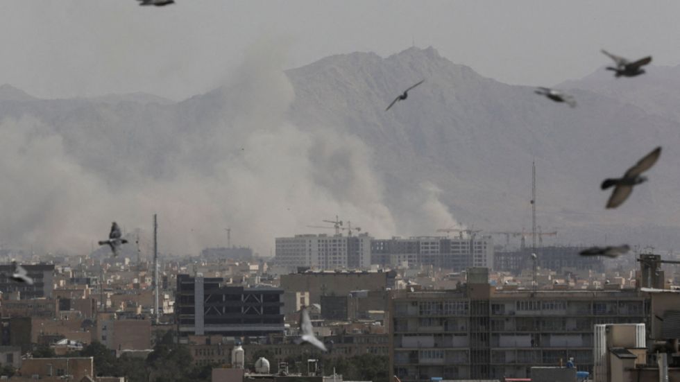 EEUU ataca tres petroleros iraníes tras un ataque contra buques de guerra estadounidenses