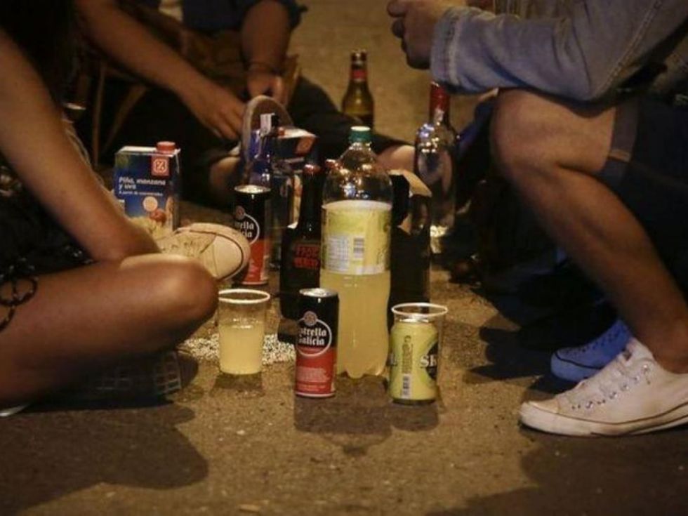 Defensoría restituye a dos adolescentes hallados consumiendo bebidas alcohólicas en espacios públicos