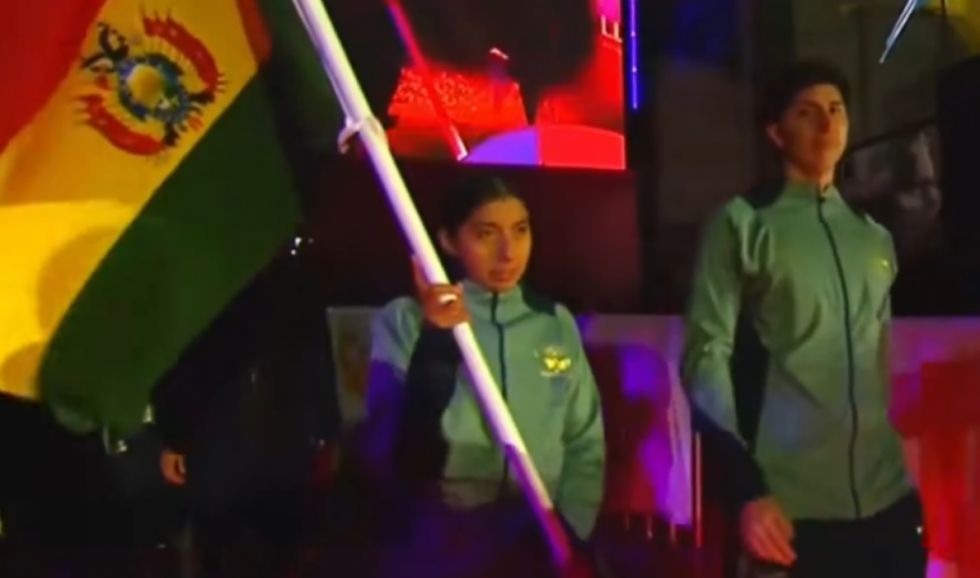 En marcha los Juegos Suramericanos: Valeria Quispe portó la bandera boliviana en la ceremonia de apertura