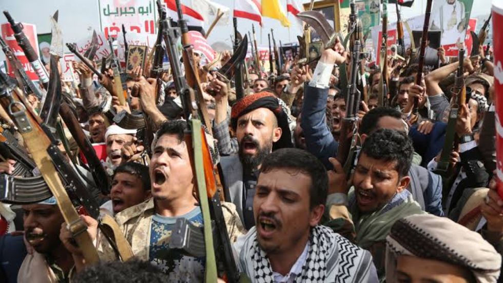 Hutíes lanzan golpes de represalia contra base militar saudí