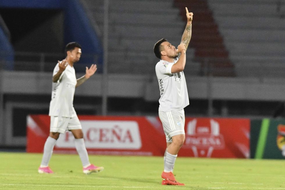 Aurora remonta 4-2 a la U  de Vinto y lidera el Grupo A