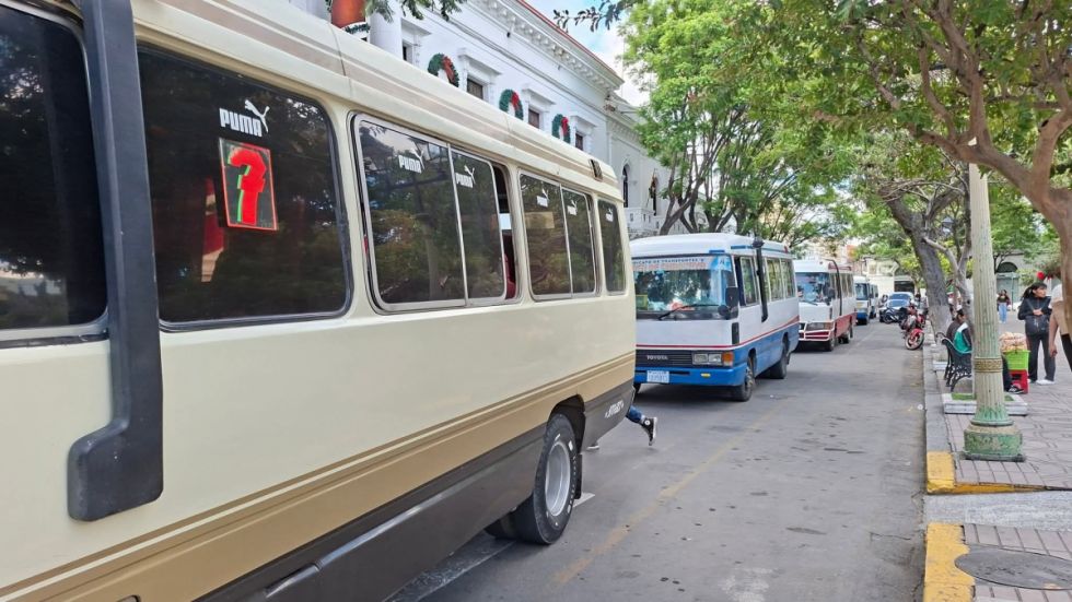 “Dieselazo” dispara los pasajes y paraliza al transporte urbano