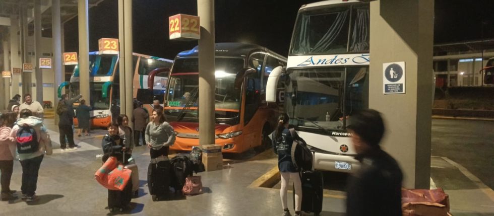 Defensoría alerta por alza de hasta 125% en pasajes de buses