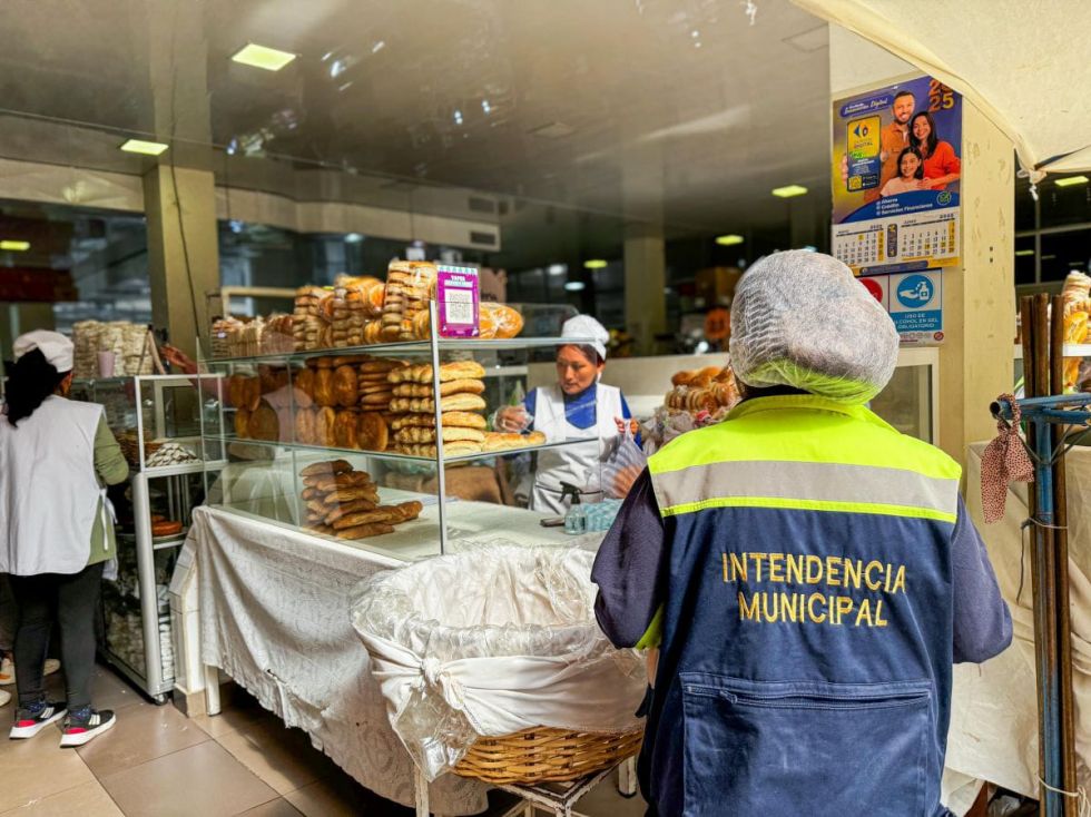 Alcaldía conforma comisiones para controlar precios y advierte sanciones por sobreprecios