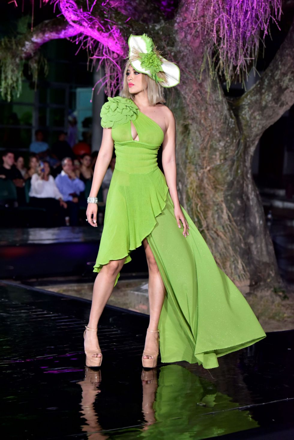 Rossy Socoré presentó “A flor de piel”