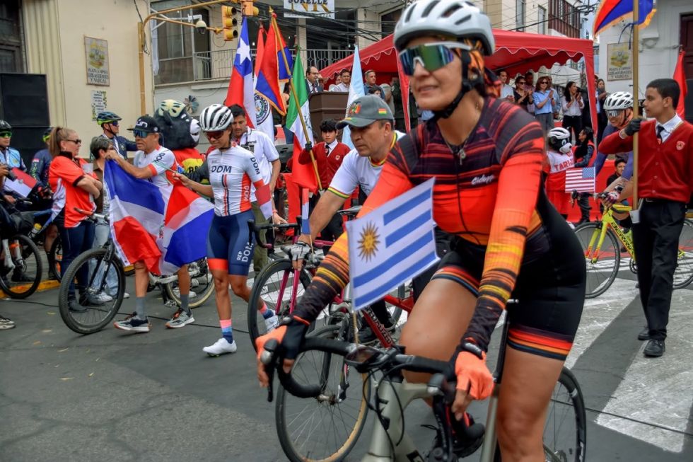 Tarija lanza en plaza Luis de Fuentes el Panamericano Máster de Ciclismo