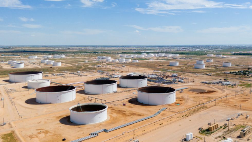 El gran colchón de petróleo de EEUU se agota