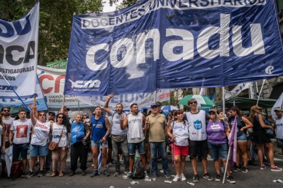 Universidades argentinas inician paro de 72 horas