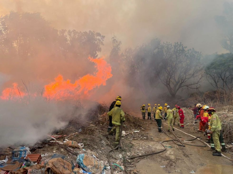 Cuatro incendios pusieron “en jaque” a bomberos de Tarija