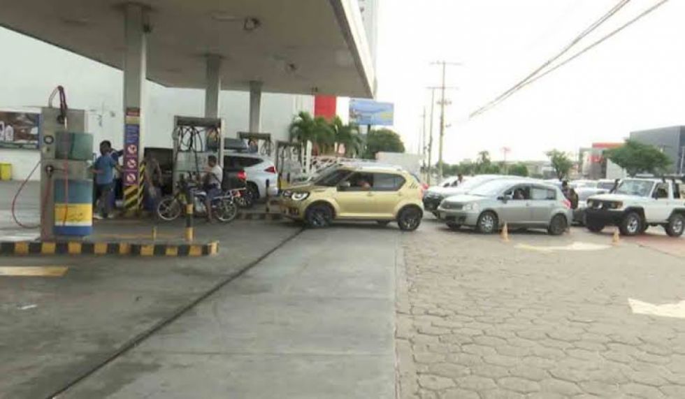 Falta de combustible alerta a sectores de Caraparí