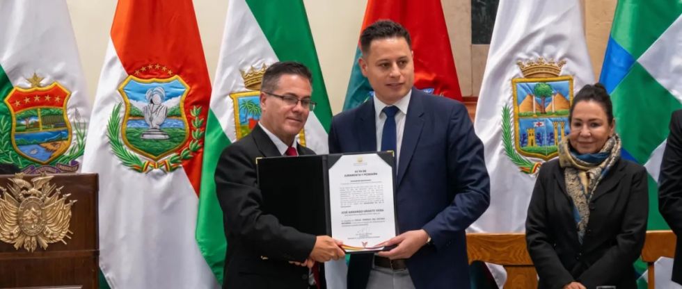 Oficial: José Armando Urioste jura como fiscal general interino de Bolivia