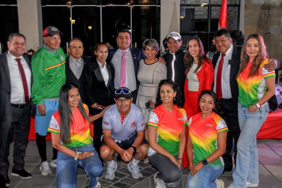 Panamericano Máster: Alcalde dio la bienvenida a los ciclistas 	
