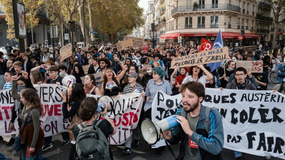 Fuertes protestas de estudiantes arrasan Francia