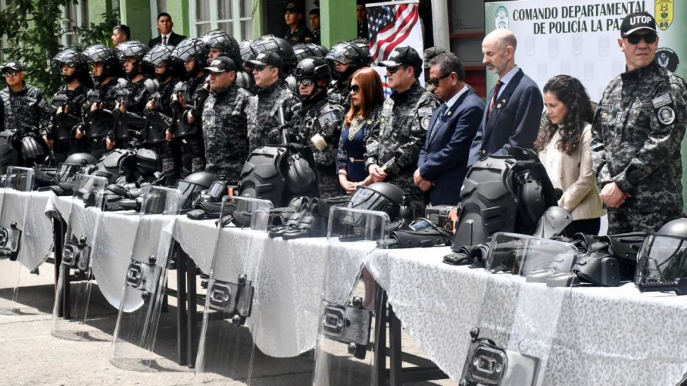 EEUU dona gases lacrimógenos y equipos de control de multitudes a la Policía Boliviana 