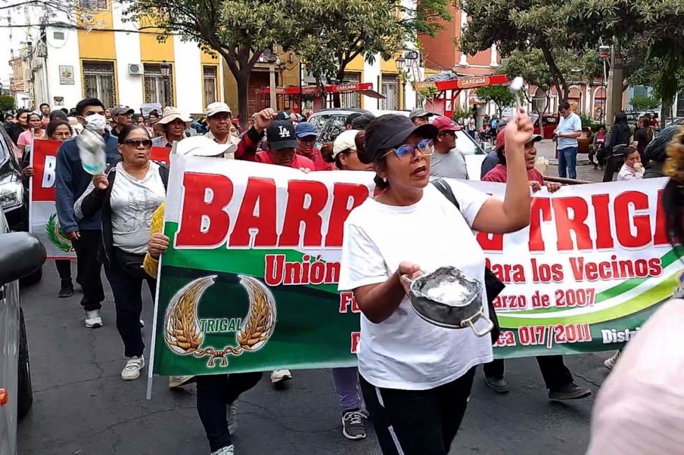 Tras el “cacerolazo”, exigen al Gobierno medidas para aliviar la crisis 