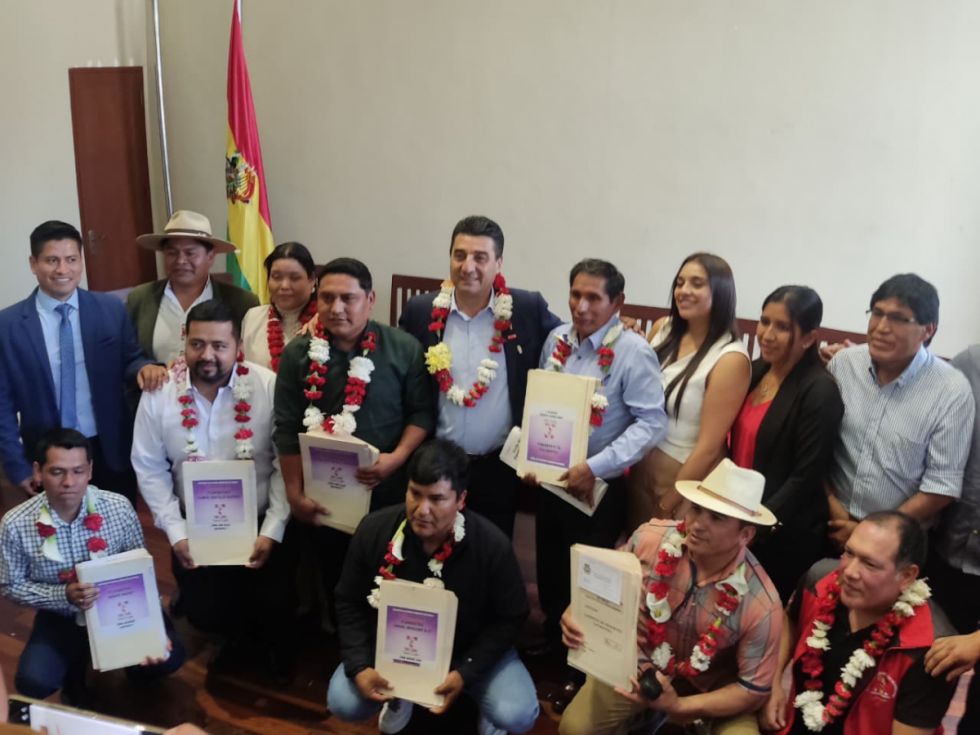 Alcaldía entrega planimetrías en beneficio de 187 familias