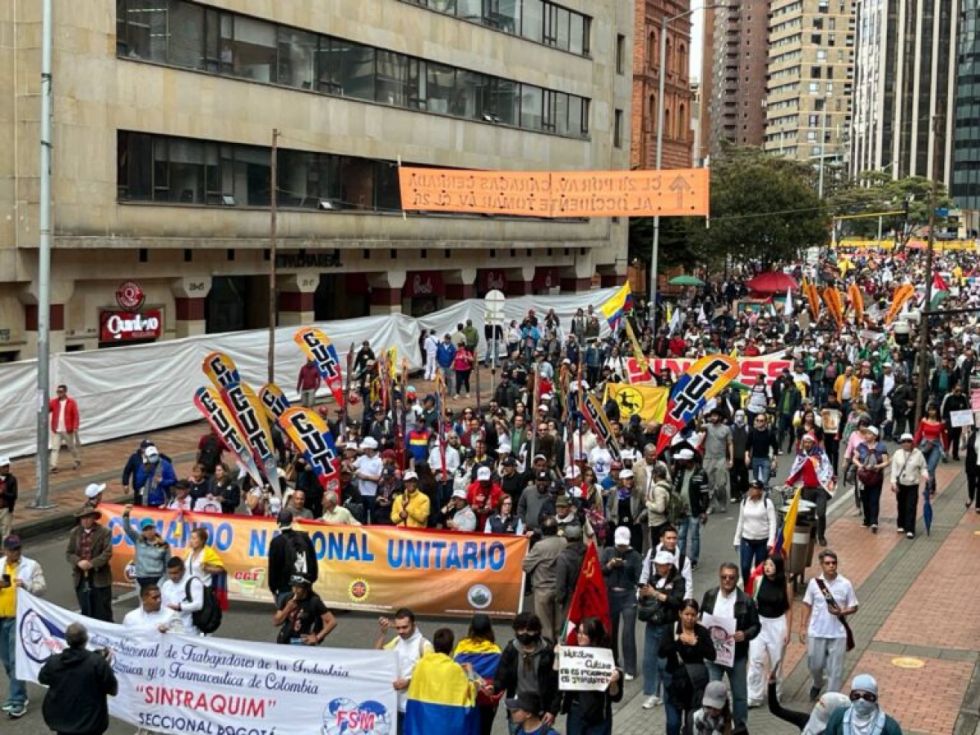 Colombianos marchan contra Abelardo De la Espriella