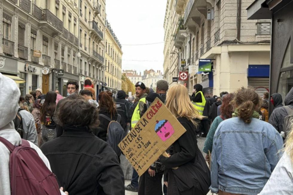 Francia: Chalecos amarillos convocan a nuevas protestas