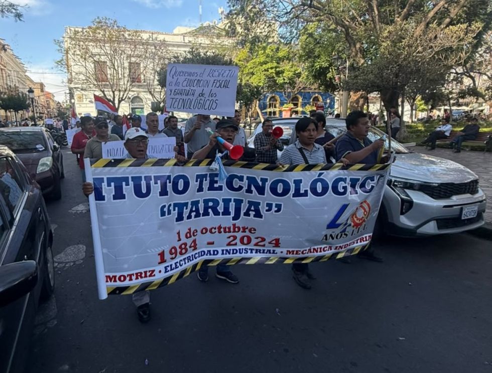 El Magisterio ve riesgos en la descentralización de institutos 