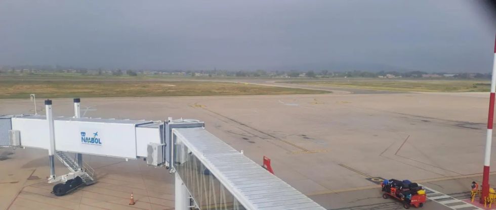 Avión con pasajeros enfrentó problemas técnicos en pleno vuelo y tuvo que retornar al aeropuerto de Cochabamba