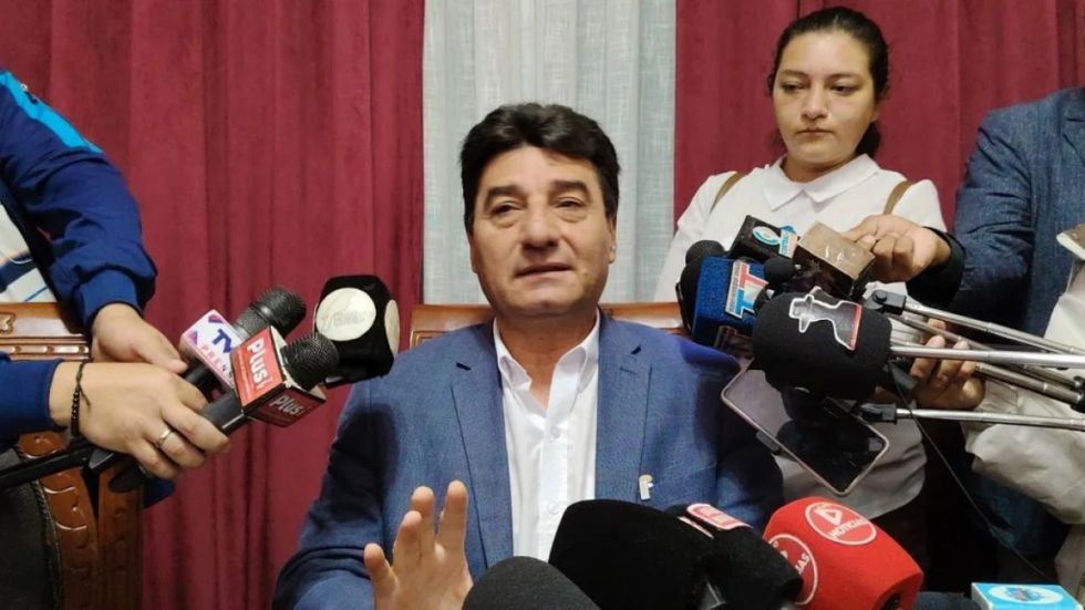 Alcalde analiza compra de micros eléctricos para Tarija