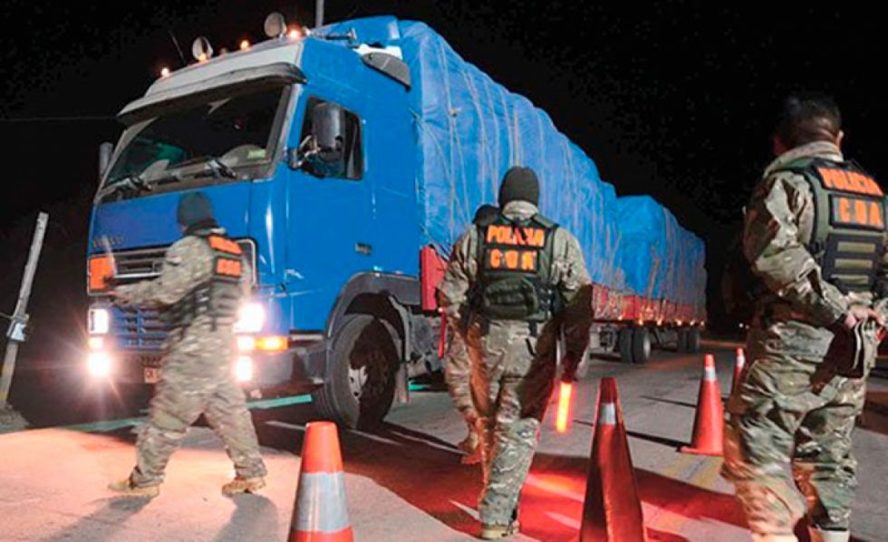 Detectan que un ex aduanero habría recibido medio millón en pagos de a mil por dejar pasar contrabando