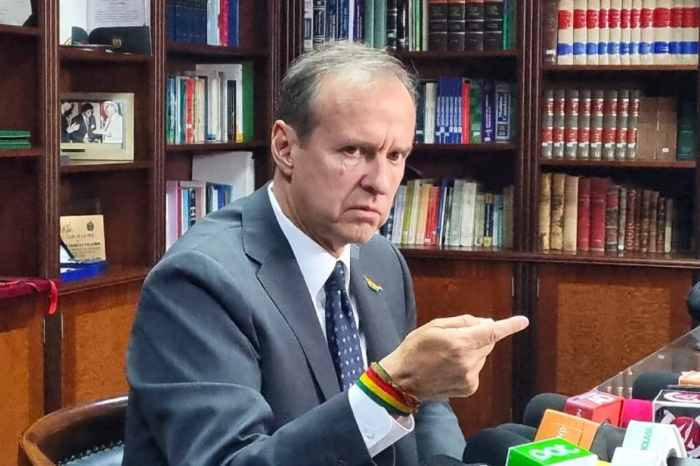 Tuto exige a Kast que se disculpen y paguen resarcimiento por el caso maderas