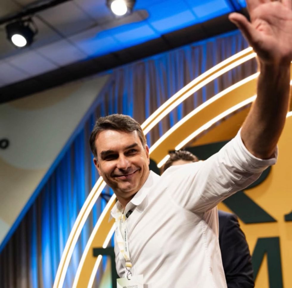 Medios de Brasil señalan que Flávio Bolsonaro está rumbo a EEUU