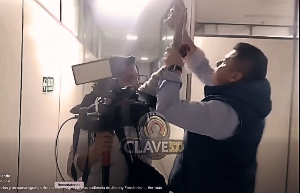 Santa Cruz: Un camarógrafo resultó herido y una periodista terminó lesionada tras audiencia judicial