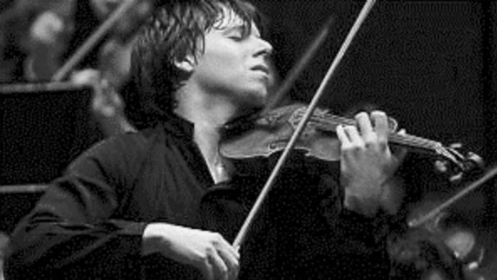 1. El violinista Joshua Bell toca en una estación de metro de washington