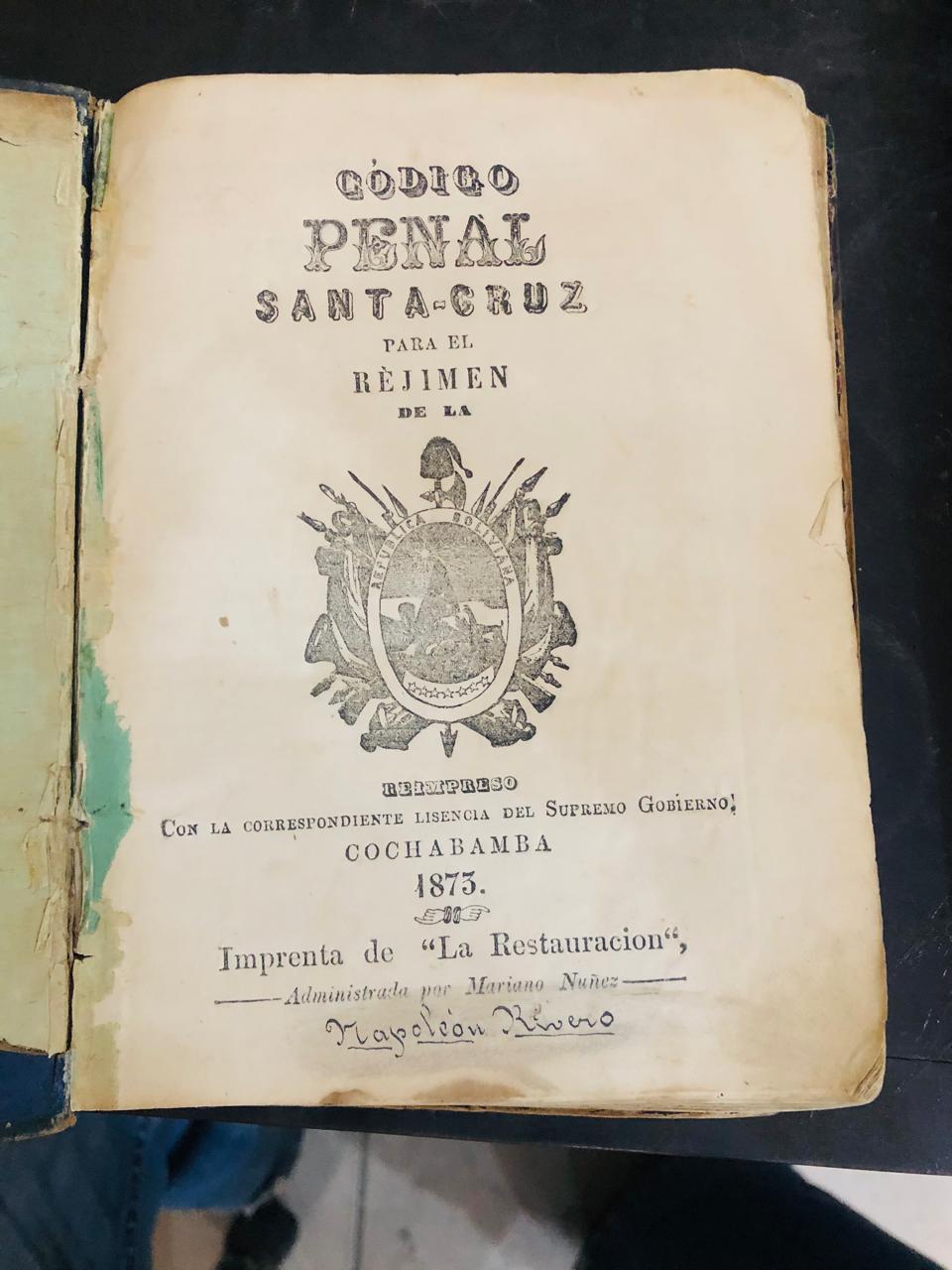 Pura Cepa, El País, Biblioteca, Portachuelo