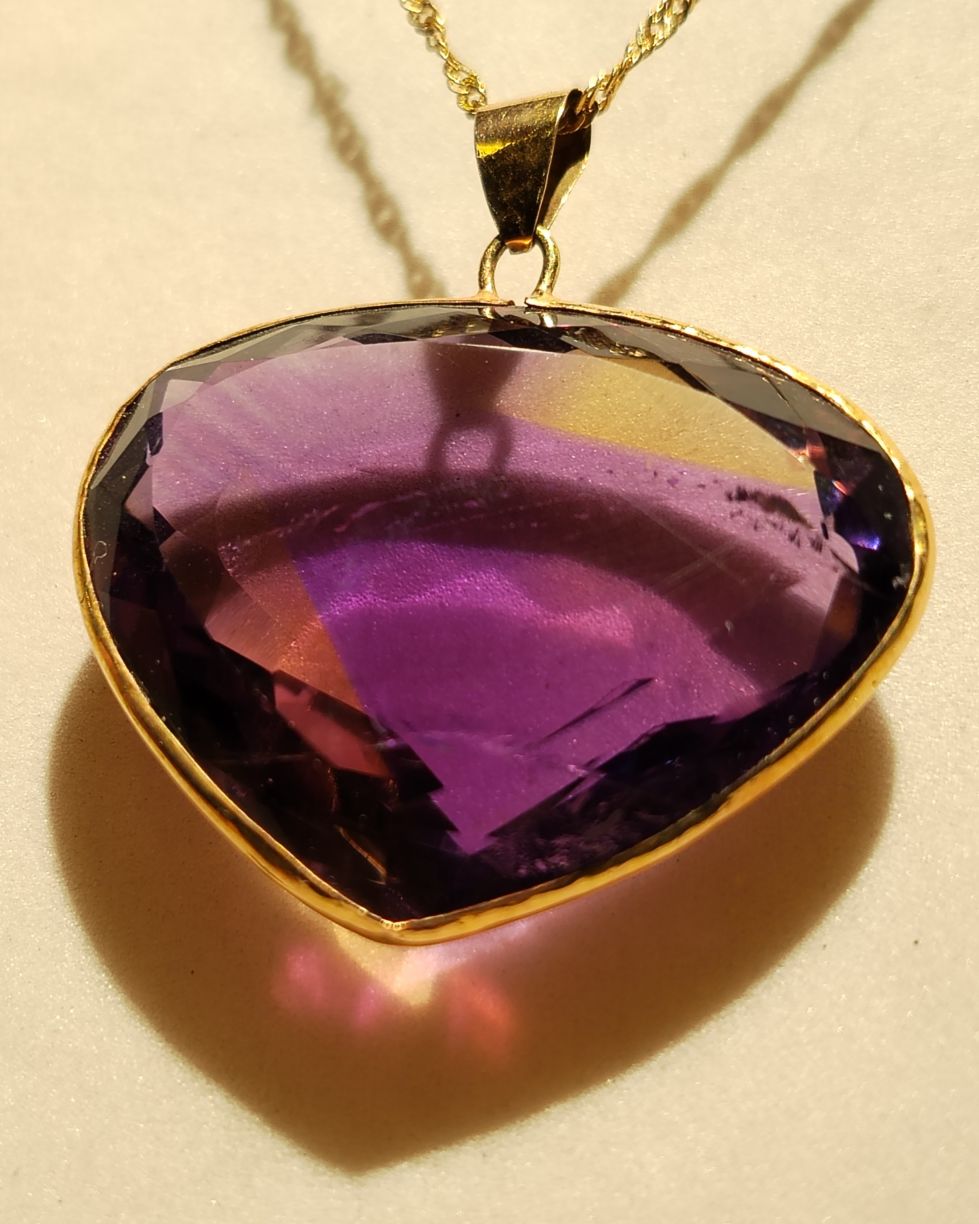La Bolivianita, Meyer Gems, Tarija, El País