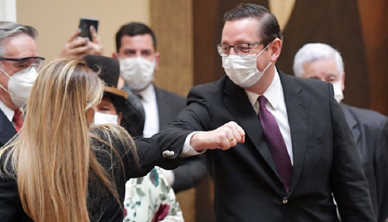 El País, Jeanine Añez