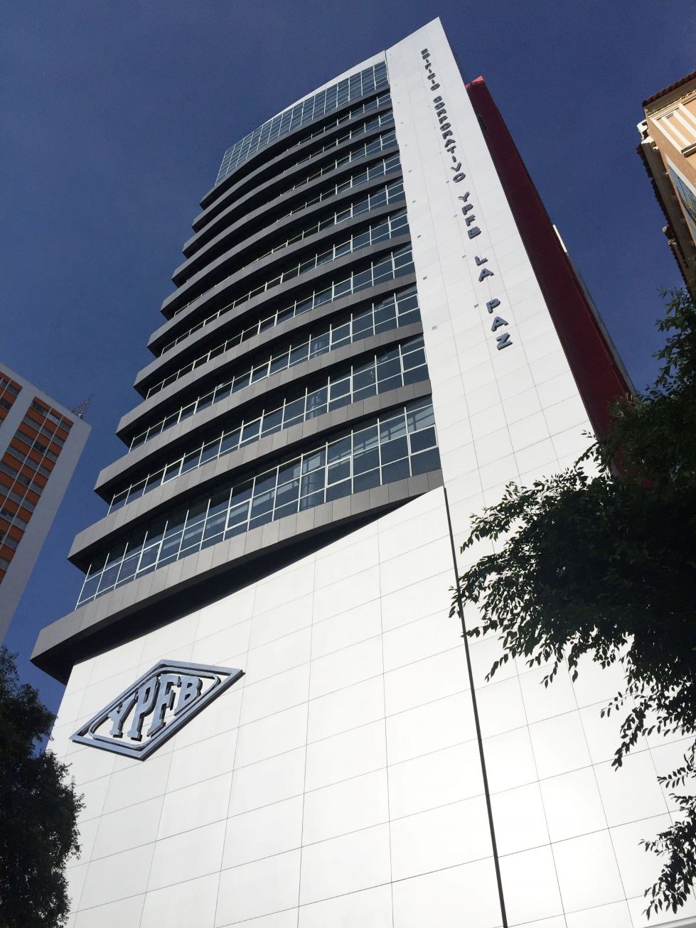 YPFB, El País