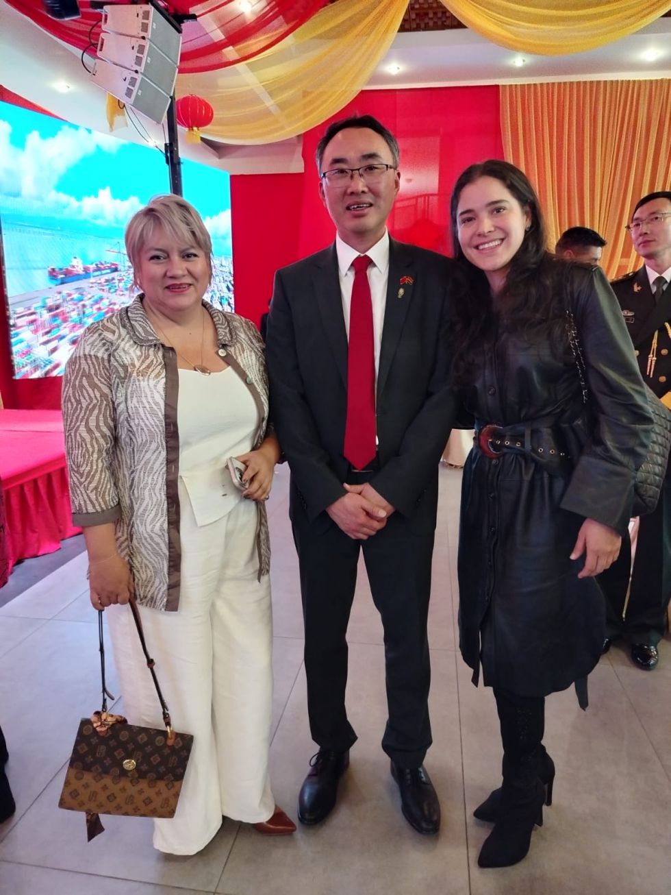 Patricia Patiño, Wang Liang, Silvia Aguilera, El País